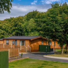 Dovestone Luxury Lodges sleeps 4 - pets welcome, hotel a Oldham