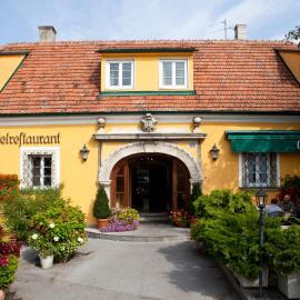 Hotel Ungarische Krone، فندق في Bruckneudorf
