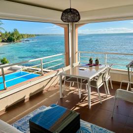 T3 Front de mer vue imprenable sur lagon avec Piscine Eden Blue Ste Anne Cuve tampon