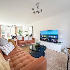 Tornado Chase - Luxury & Spacious 5 Bedroom Home - Sleeps 8, hotel em Bracknell