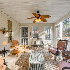 8 Mi to Beach: Ocean Pines Home Near Marina & Golf, hotel in Ocean Pines