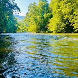 Bryson City में, होटल The Hala Lodge and Campground -Riverfront Class 5 -2bed 2bath on Nantahala River