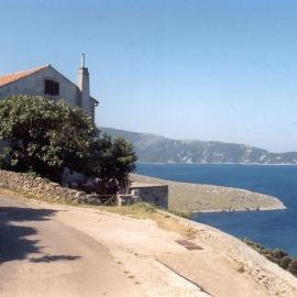 Holiday house with a parking space Ustrine, Cres - 22967, hotel u gradu Ustrine