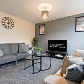 Large spacious and spotless house snooker and table tennis NEC,JLR,Airport Sleeps 8 โรงแรมในWater Orton