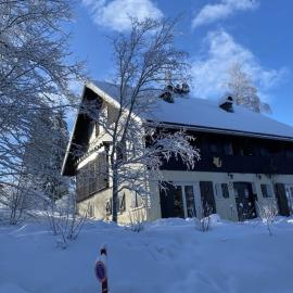 Au Coeur du village de Prémanon, хотел в Преманон