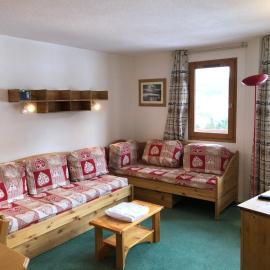 T3 cosy pour 6 pers. au centre avec accès skis aux pieds, parking - FR-1-513-18, Hotel in La Tania