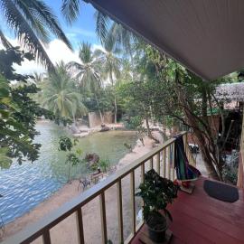 Smiley Bungalows Guesthouse, hotel em Srithanu