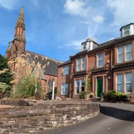 ensuite double rooms -self-catering in shared kitchen, hotel em Dumfries