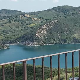 Parco della Majella - Casa sul lago - Appartamento Glicine - Tra Storia e Bellezza nel Cuore dell'Abruzzo