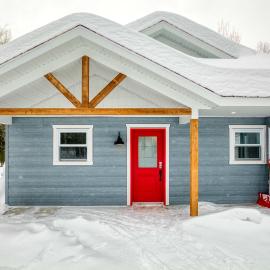 Le Loonix- Chalet familiale avec Spa, Hotel in Petite-Rivière-Saint-François