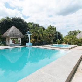 RedDoorz @ Afamosa Villas Resort Ilocos Sur, hotel v destinaci Cabanglotan