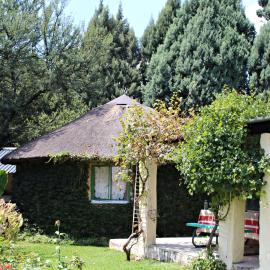 ilyn pottery cottage, hotel in Pretoria