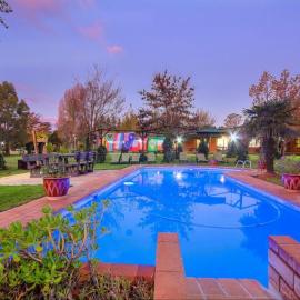 Airport Bird & Game Lodge, hotel in Kempton Park
