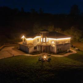 Heaven Heights - HotTub, Pet Friendly, EV Outlet, Pool Table, Game Room, BBQ, FirePit, Library, hotell i Oakhurst