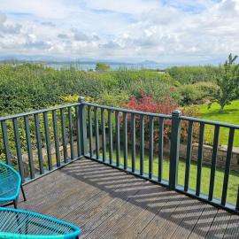 Pine Lodge @Puffin Lodges, Hotel in Chwilog