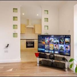 Spacious 2BDR Apartment, WIFI+ Great TV