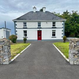 Toormore Farmhouse, hotell sihtkohas Carrick-on-Shannon