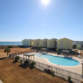 Carolina Waves - Oceanfront Relaxation and Poolside Fun in Surf City!, Hotel in Surf City