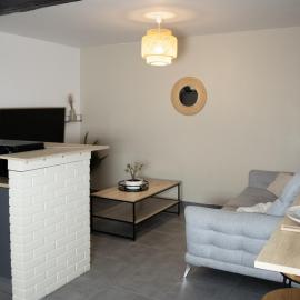 Charmante maisonnette centre nemours – hotel w mieście Nemours