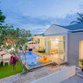 City Beach 2 Cha-am Pool Villa, hotelli kohteessa Cha Am