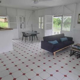 Haut de villa 1chambre climatisée à 3min de l'habitation Clément