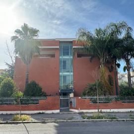 Appartamento Centro Città con Posto Auto e Palestra