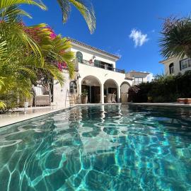 Villa Oasis - beautiful house with private pool, Hotel in Chayofa