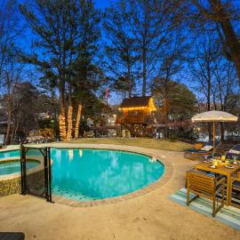 Love in Lilburn, hotel en Lilburn