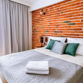 Domek pod Katalpami, hotell i Głowno