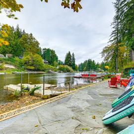 Pet-Friendly Studio w/ Fire Pit in Olympia!, hotelli kohteessa Olympia