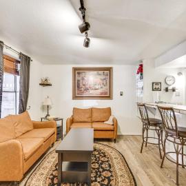 Walk to Angel Fire Resort: Condo w/ Furnished Deck, hotell i Angel Fire