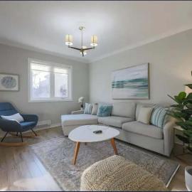 Casa Queen East - Modern 2BR Suite in Leslieville, hotel i Toronto
