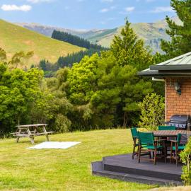 Forest View - Spacious & private full home retreat, hotel in Little River