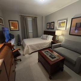 Cozy Brooklyn Home, Private Room in Host Shared Apartment, hotel di Brooklyn