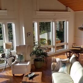 Amazing Getaway Oceanview with treehouse feel, hotel in Manchester
