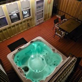 Hot Tub Relax Haven with Firepit and Gameroom, מלון בקינגסטון