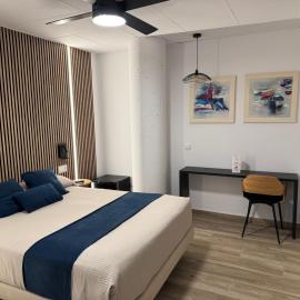 ROVIOR Rooms & Café, hotel in Calafell