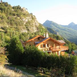 Chalet de l'Orceyrette, idéal pour un couple ou famille avec 2 enfants, hotel en Briançon