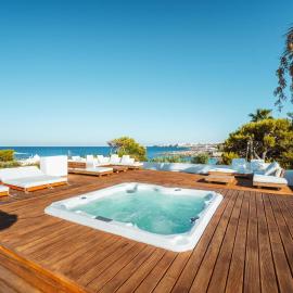 MareLuxe & Pool - Villa By The Sea