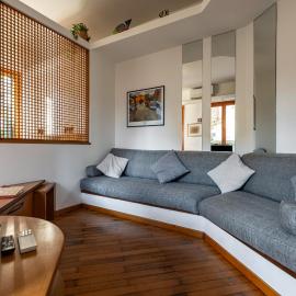 GuestHost - Cozy 2-Bedroom Stay at Lido di Venezia, hotel a Lido