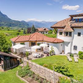 Haus Oberhofer, hotel di Cornaiano