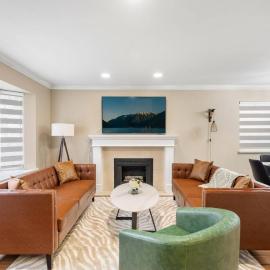 Spacious Family Retreat Central to YVR and Downtown