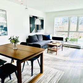 Beautiful condo beach side Yaletown