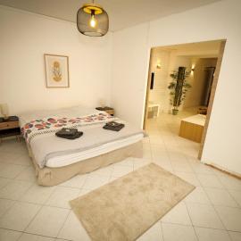 Bouc et Lumières, hotel in Port-de-Bouc