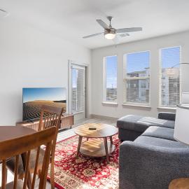 Luxury Apartments Near Airport, hotel in Austin