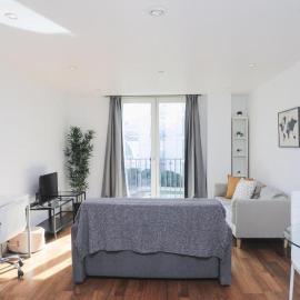 City Centre Flat within the Hayes Complex