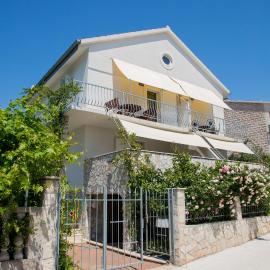 Apartments Vida with garden