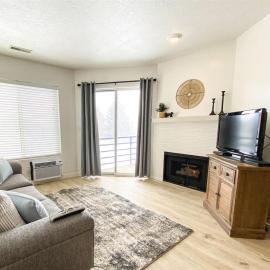 Inn Building Condo 213 Pet friendly, Patio view, hotel in Garden City