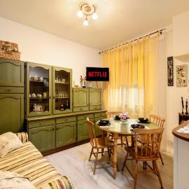 Laila's Frasassi House by RentMax