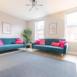 Queens Spacious 3 BDR & 2 BDR by Citygo Apartments, hotel u Belfastu